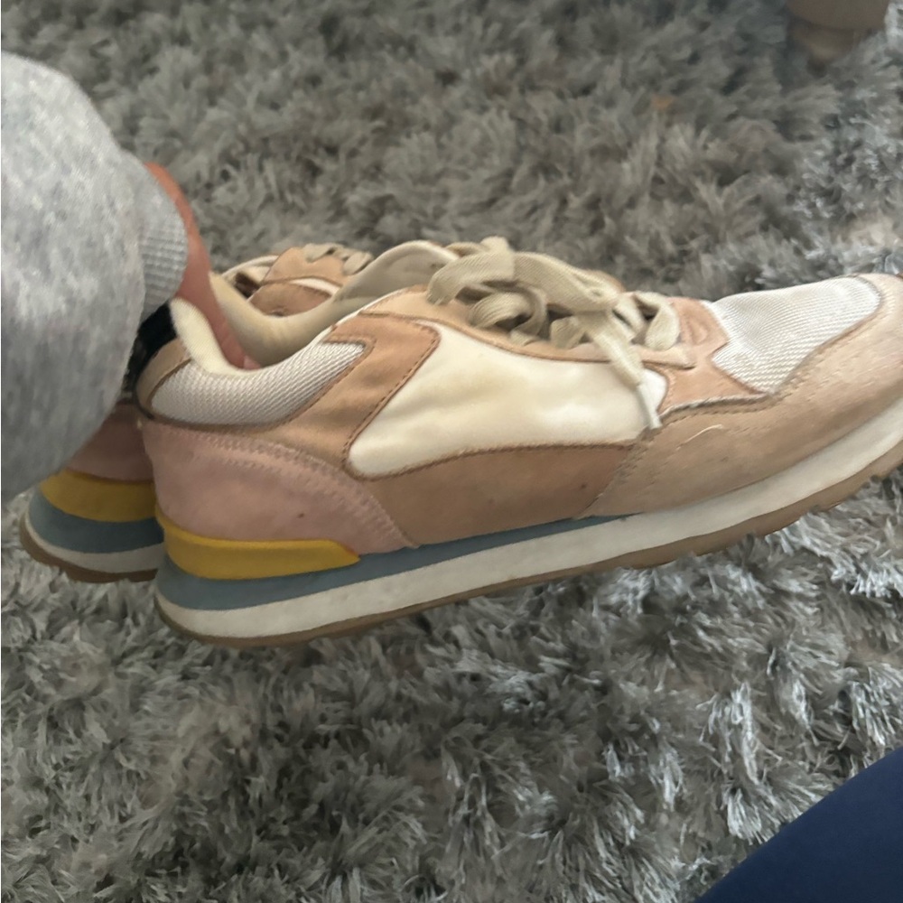 Shu shop tennis shoes size 8.5 women’s